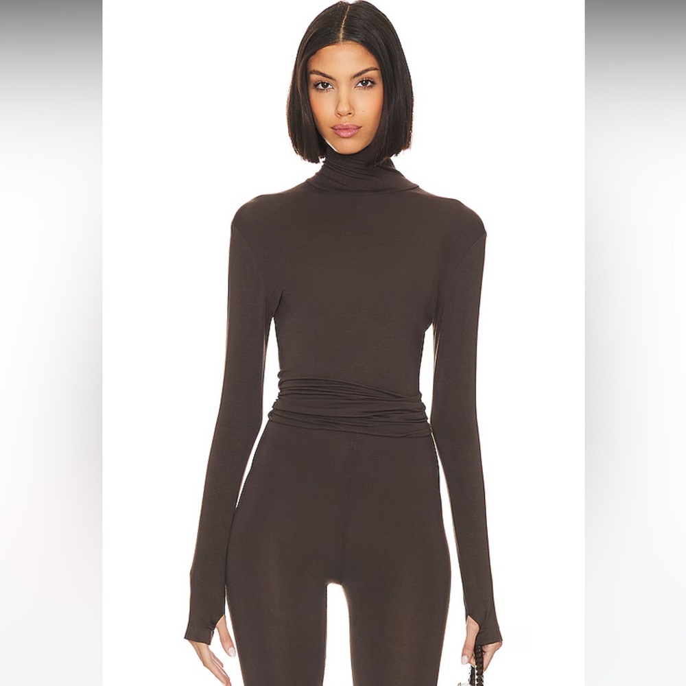 Norma Kamali Slim Fit Long Sleeve Turtle Top in Chocolate